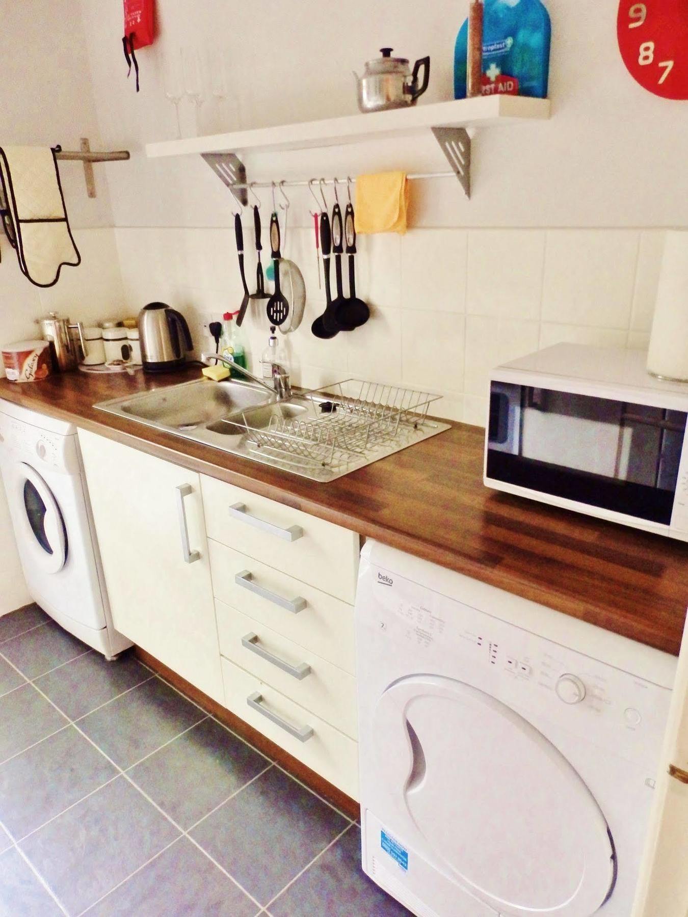 Great Location - City Centre - Parking - 4 Beds - 2 Bedrooms *