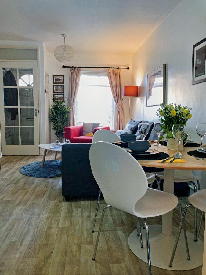 Great Location - Centre - Parking - 4 Beds - 2 Bedrooms Belfast