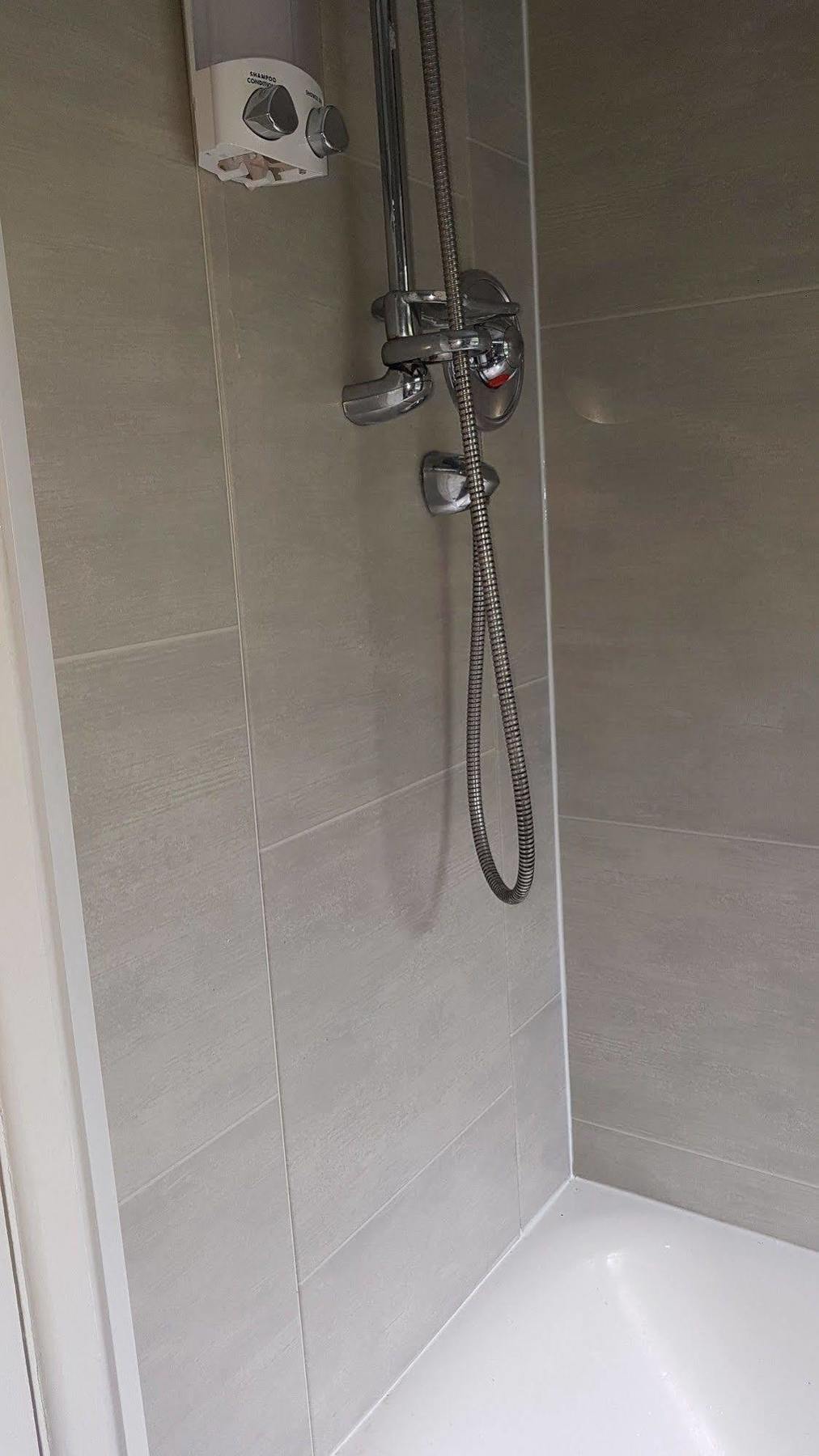 Great Location - Centre - Parking - 4 Beds - 2 Bedrooms Appartement *