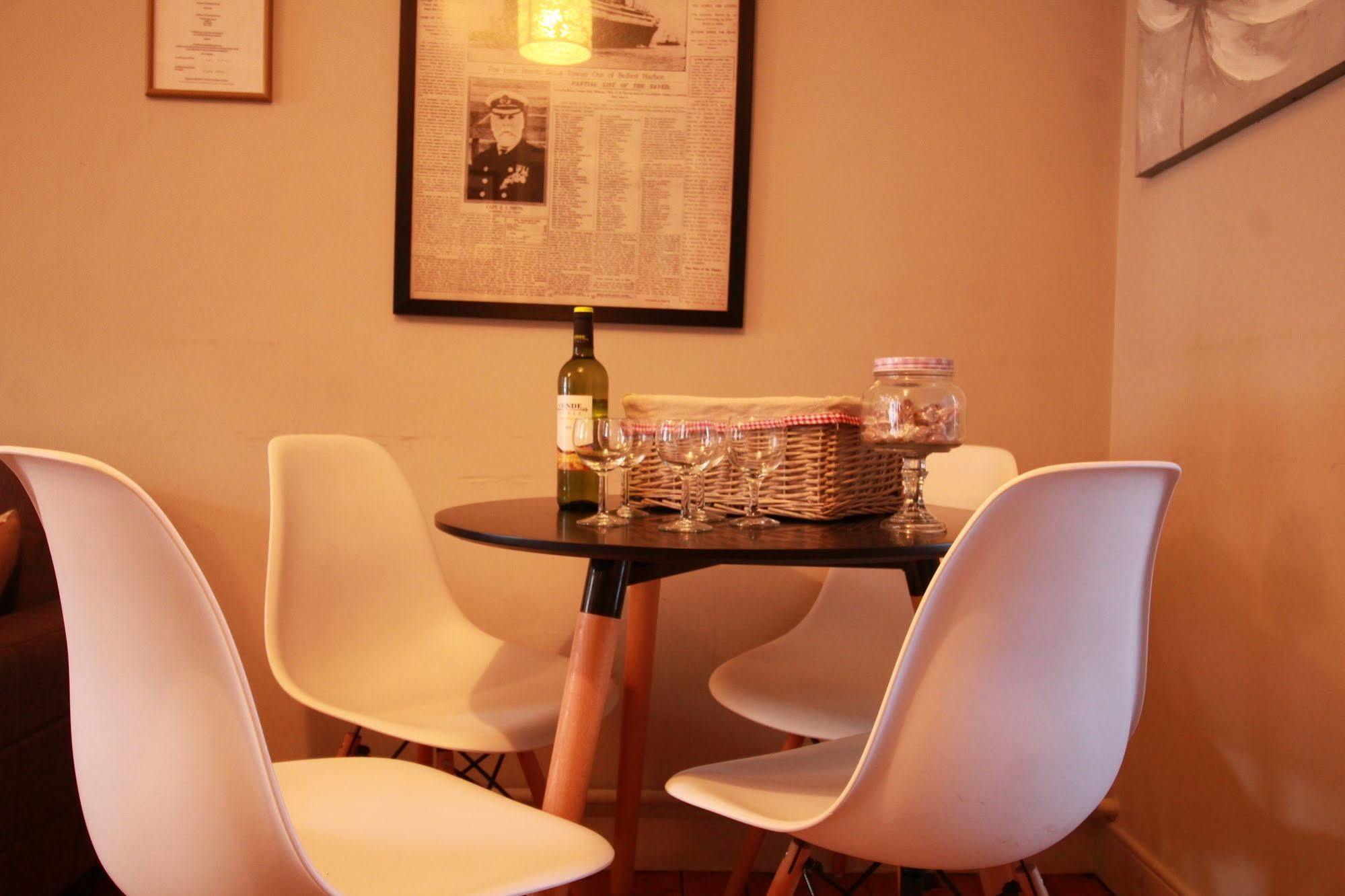Appartement Great Location - Centre - Parking - 4 Beds - 2 Bedrooms *